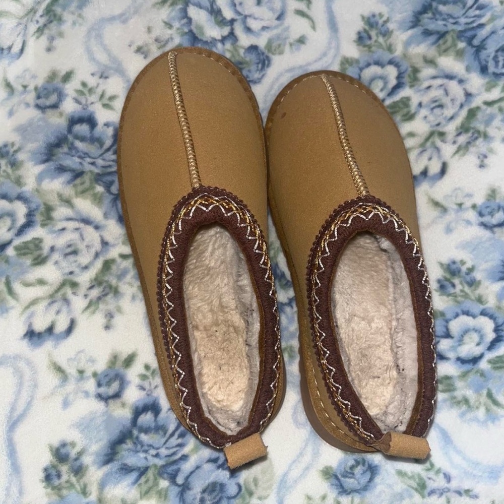 Amazon Tan and Brown Women's Slippers